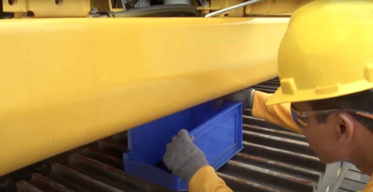 How to Drain Water and Sediments from the Excavator’s Fuel Tank