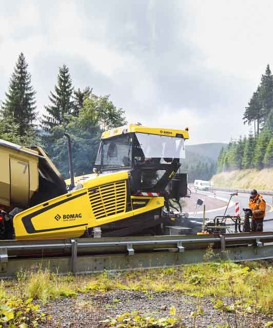 Apa itu Asphalt Finisher? Kegunaan & Cara Kerjanya
